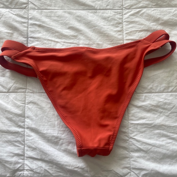 Bikini - Picture 5 of 5